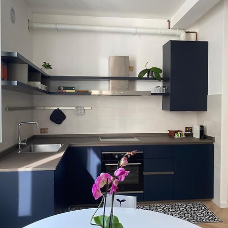 Wanderlust Splendido Appartamento In Centro Pavia Luaran gambar