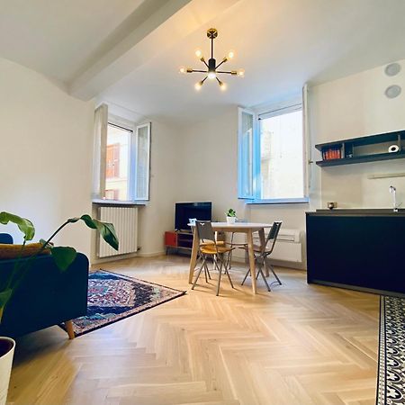 Wanderlust Splendido Appartamento In Centro Pavia Luaran gambar
