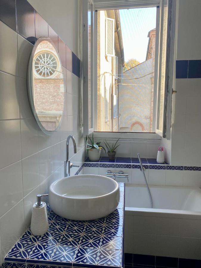 Wanderlust Splendido Appartamento In Centro Pavia Luaran gambar