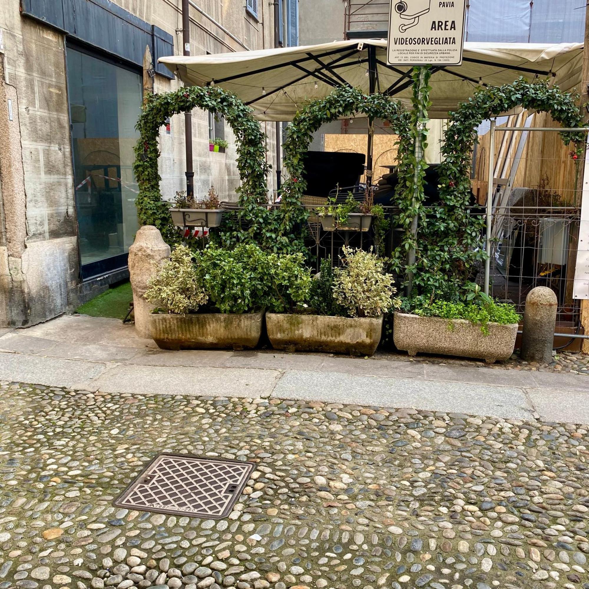 Wanderlust Splendido Appartamento In Centro Pavia Luaran gambar