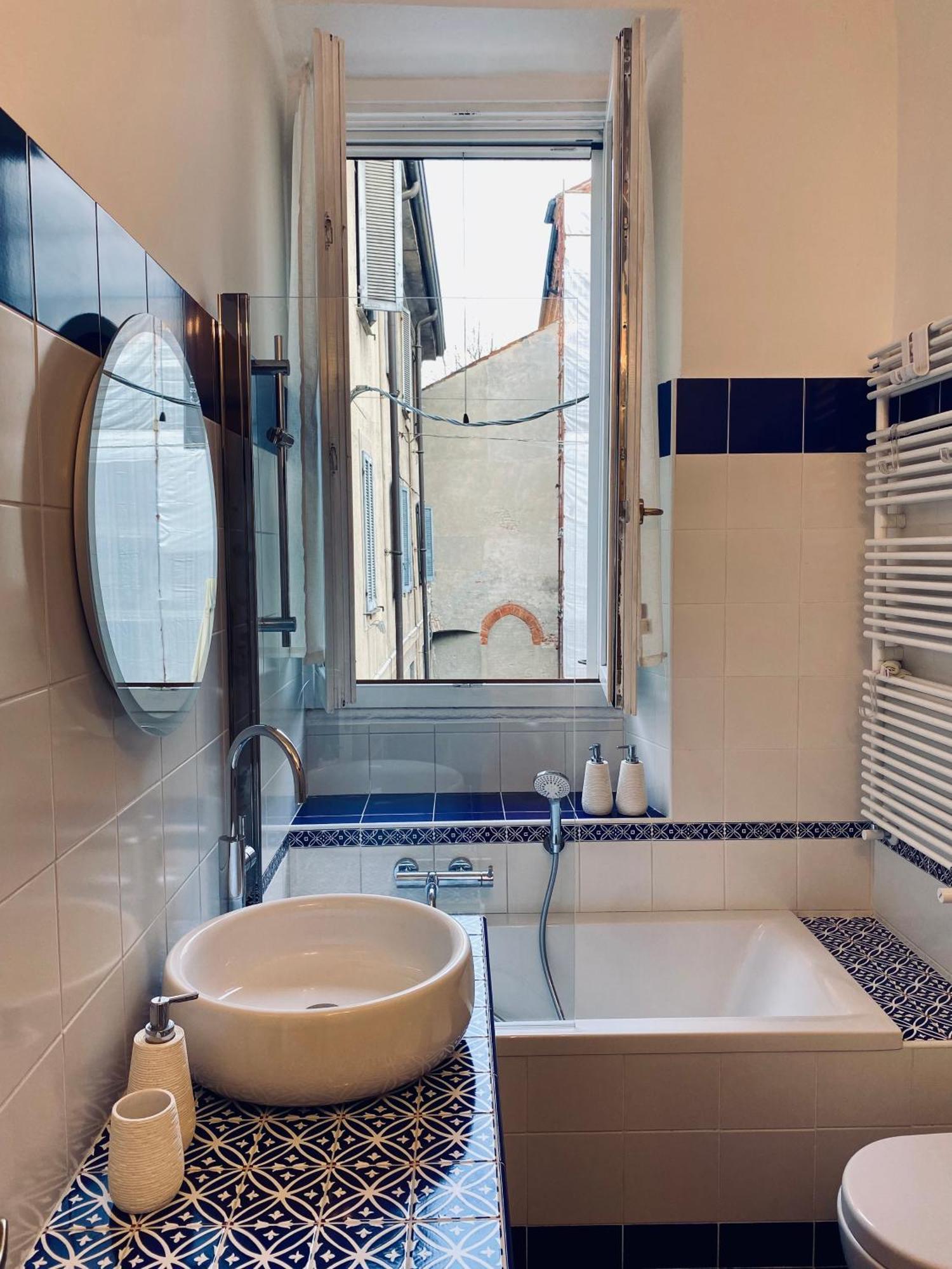 Wanderlust Splendido Appartamento In Centro Pavia Luaran gambar
