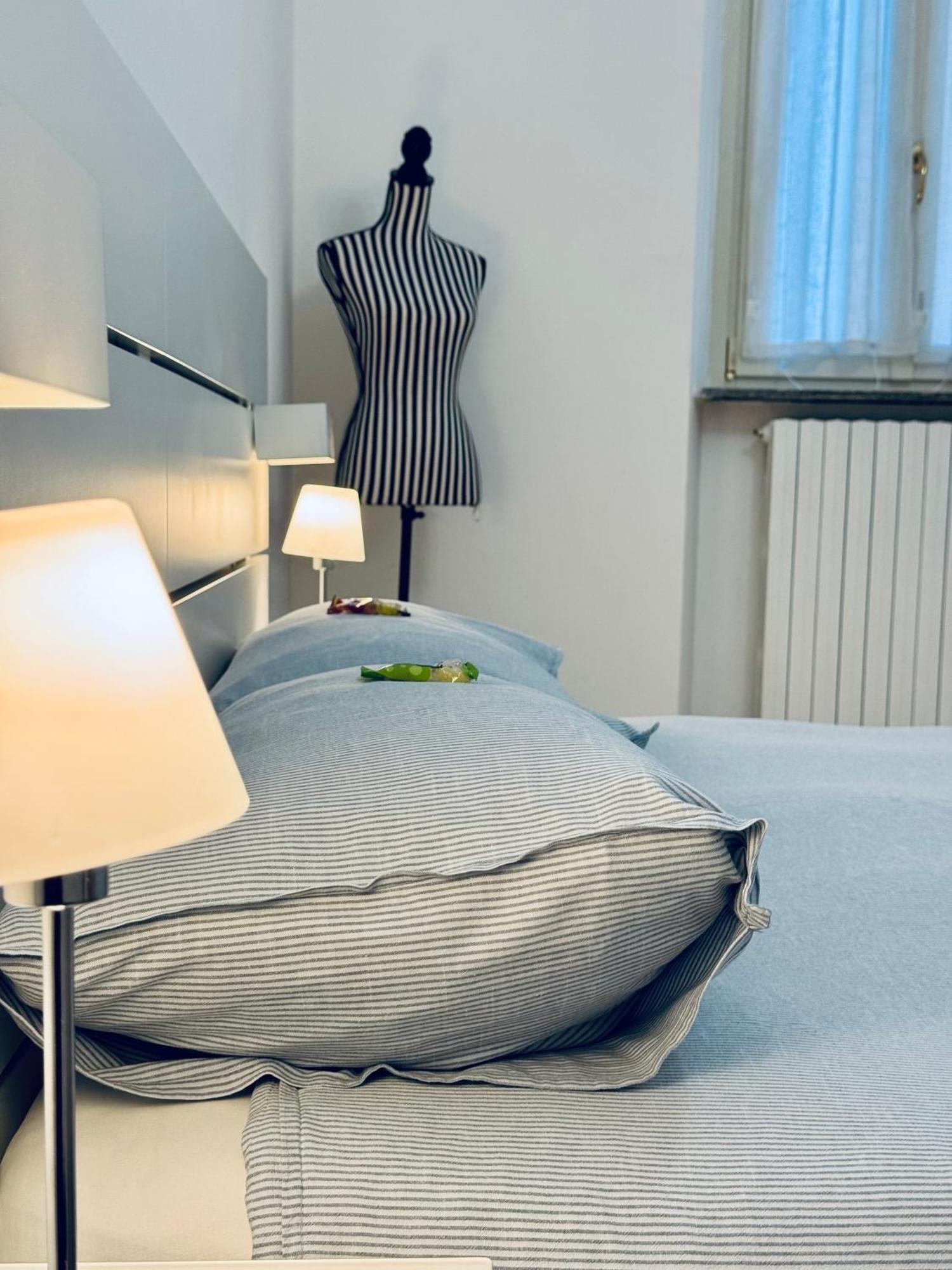Wanderlust Splendido Appartamento In Centro Pavia Luaran gambar