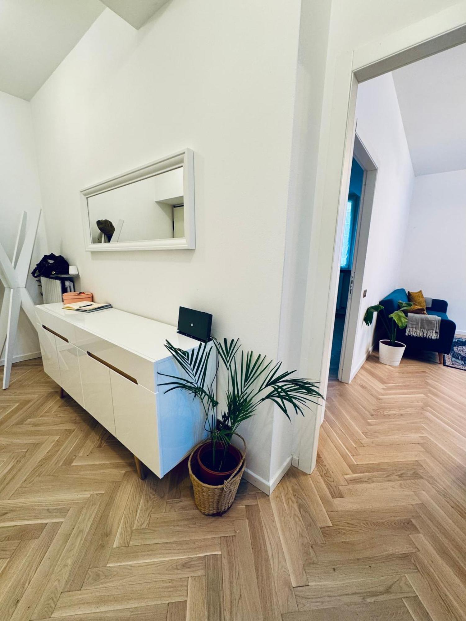 Wanderlust Splendido Appartamento In Centro Pavia Luaran gambar